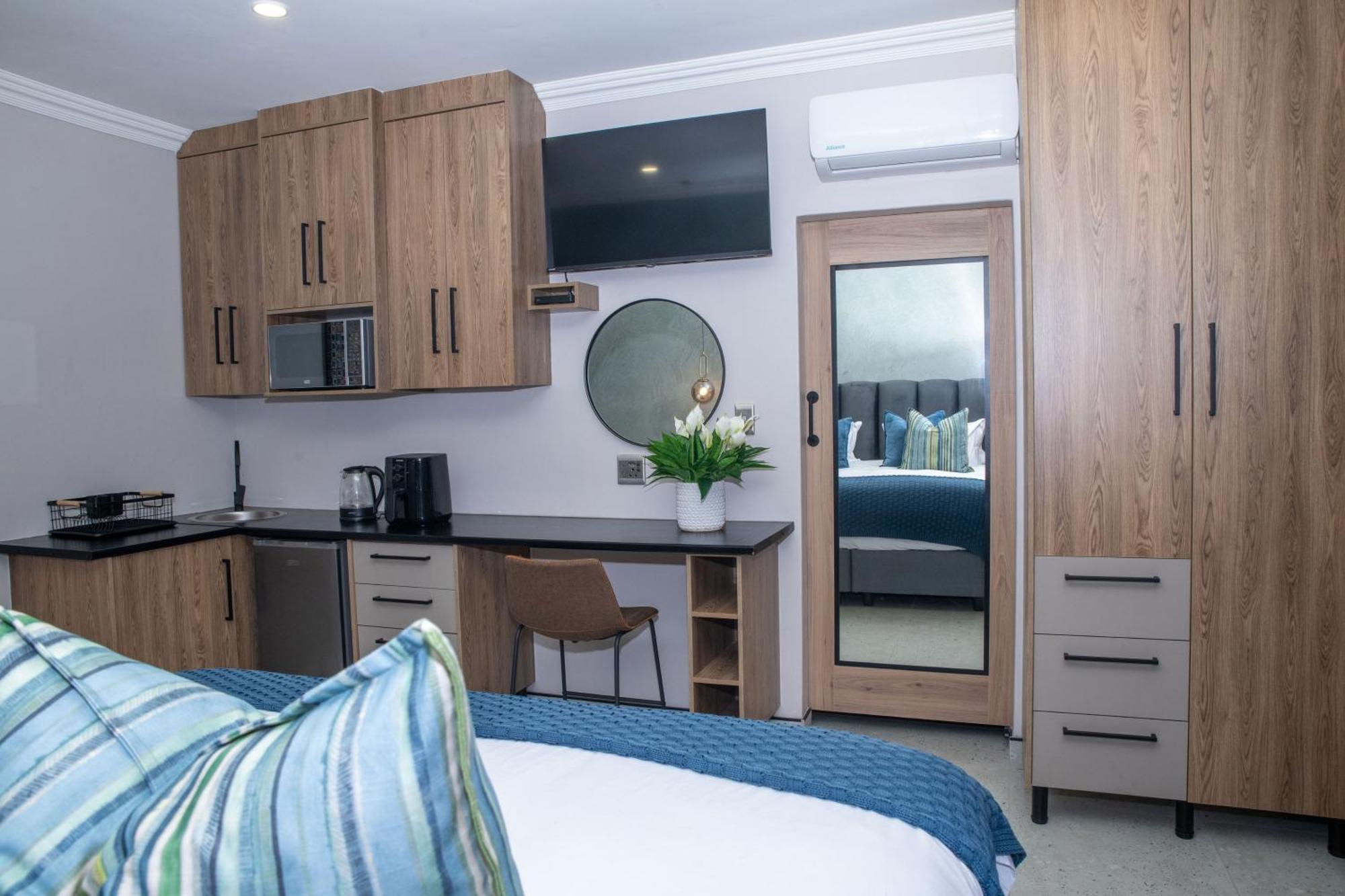Iso'Bella Vita Guesthouse Пхалаборва Экстерьер фото